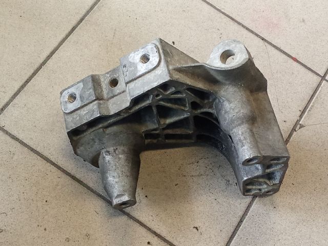 bontott AUDI A3 Motor Tartó Bak (Pozíciófüggetlen)