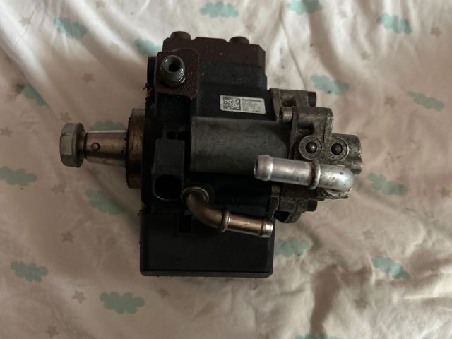 bontott AUDI A3 Nagynyomású Szivattyú