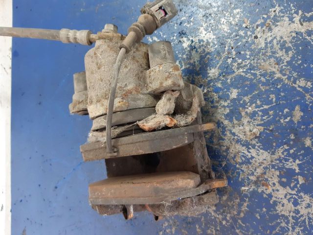 bontott AUDI A3 Bal első Féknyereg Munkahengerrel