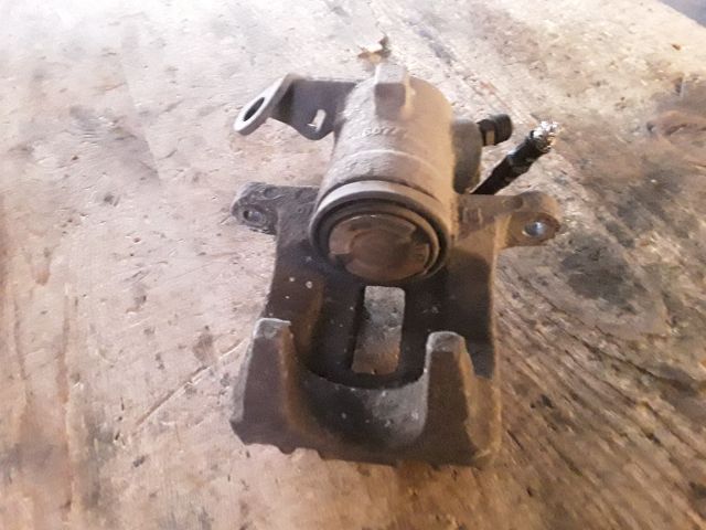 bontott AUDI A3 Bal hátsó Féknyereg Munkahengerrel