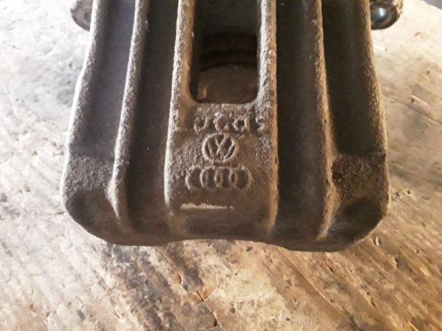 bontott AUDI A3 Bal hátsó Féknyereg Munkahengerrel
