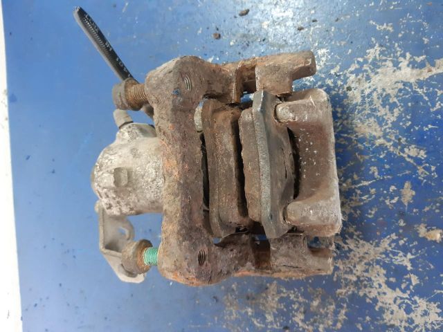 bontott AUDI A3 Bal hátsó Féknyereg Munkahengerrel