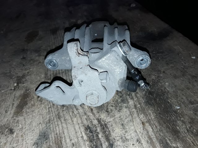 bontott AUDI A3 Bal hátsó Féknyereg Munkahengerrel