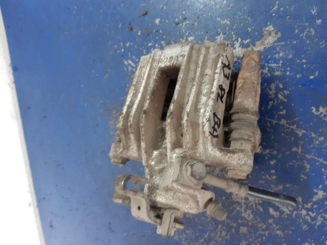 bontott AUDI A3 Bal hátsó Féknyereg Munkahengerrel