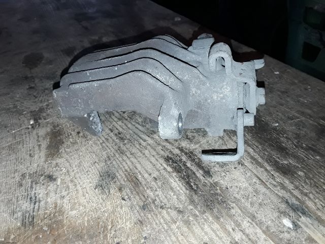 bontott AUDI A3 Bal hátsó Féknyereg Munkahengerrel