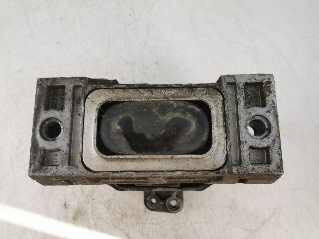 bontott AUDI A3 Motor Tartó Bak Jobb