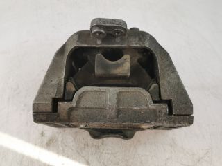 bontott AUDI A3 Motor Tartó Bak Jobb