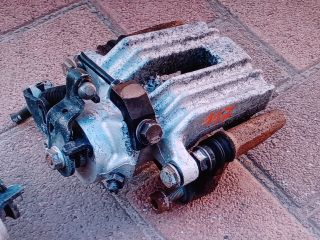 bontott AUDI A3 Bal hátsó Féknyereg Munkahengerrel