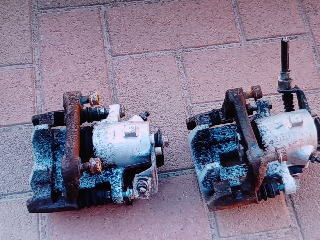 bontott AUDI A3 Bal hátsó Féknyereg Munkahengerrel