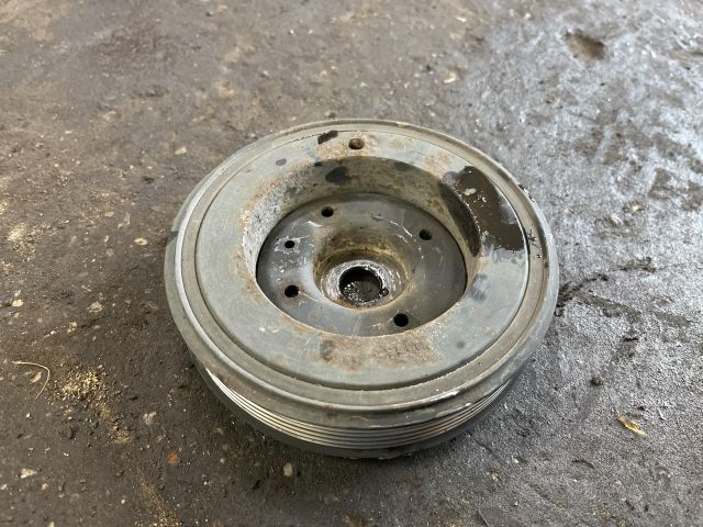 bontott AUDI A3 Főtengely Szíjtárcsa