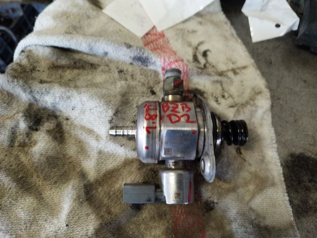 bontott AUDI A3 Nagynyomású Szivattyú