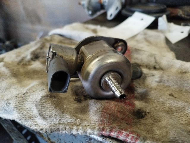 bontott AUDI A3 Nagynyomású Szivattyú