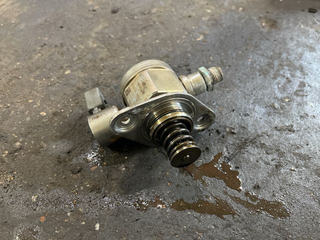 bontott AUDI A3 Nagynyomású Szivattyú