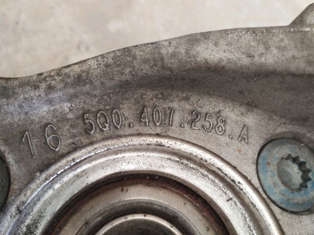 bontott AUDI A3 Jobb első Csonkállvány