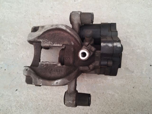 bontott AUDI A3 Jobb hátsó Féknyereg Munkahengerrel