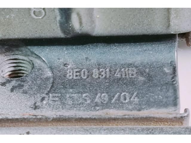 bontott AUDI A3 Bal első Zsanér