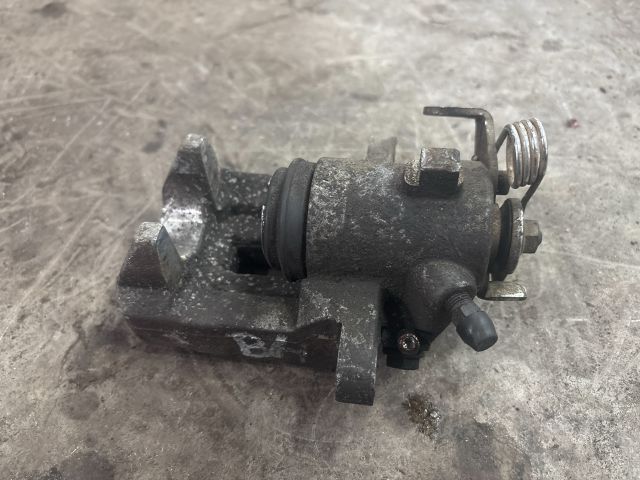 bontott AUDI A3 Bal hátsó Féknyereg Munkahengerrel