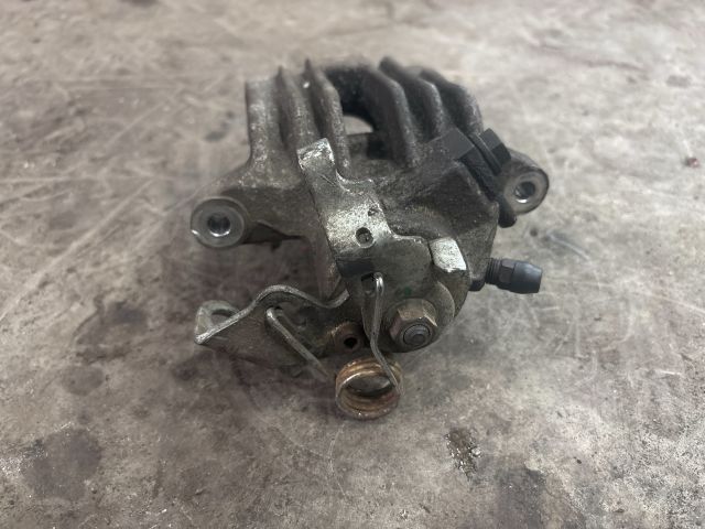 bontott AUDI A3 Bal hátsó Féknyereg Munkahengerrel