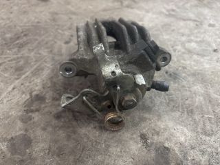 bontott AUDI A3 Bal hátsó Féknyereg Munkahengerrel