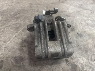 bontott AUDI A3 Bal hátsó Féknyereg Munkahengerrel