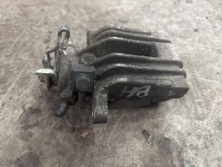 bontott AUDI A3 Bal hátsó Féknyereg Munkahengerrel