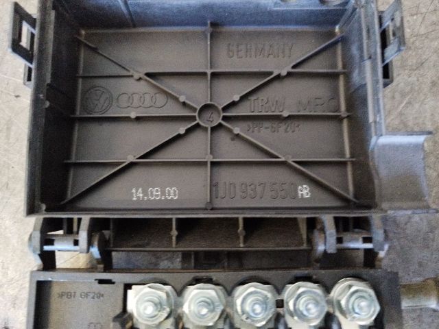 bontott AUDI A3 Biztosítéktábla Motortér