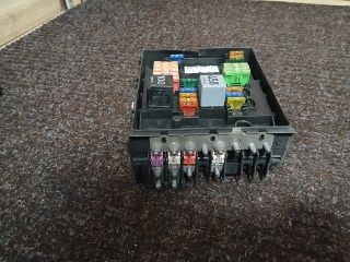 bontott AUDI A3 Biztosítéktábla Motortér