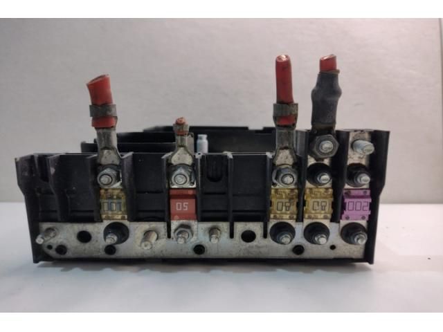 bontott AUDI A3 Biztosítéktábla Motortér