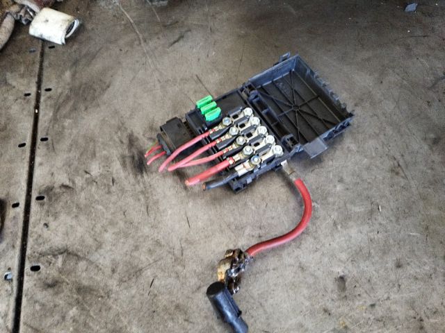 bontott AUDI A3 Biztosítéktábla Motortér