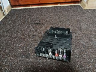 bontott AUDI A3 Biztosítéktábla Motortér