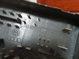 bontott AUDI A3 Biztosítéktábla Motortér