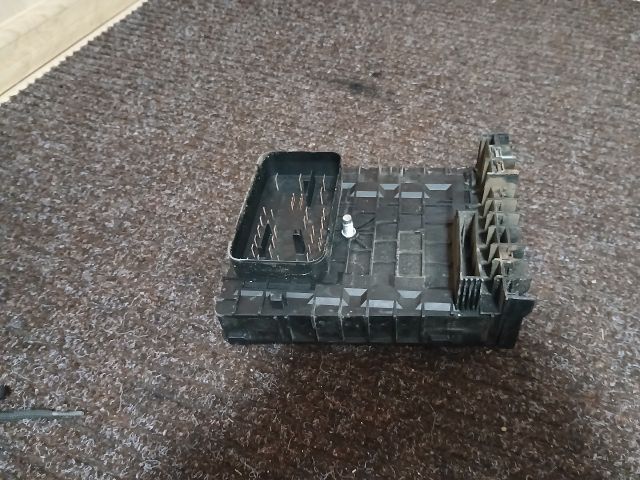 bontott AUDI A3 Biztosítéktábla Motortér