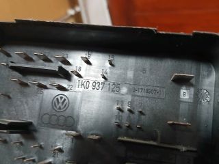 bontott AUDI A3 Biztosítéktábla Motortér