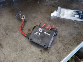 bontott AUDI A3 Biztosítéktábla Motortér