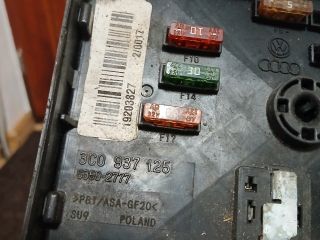 bontott AUDI A3 Biztosítéktábla Motortér