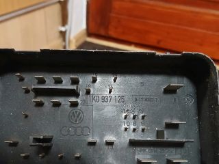 bontott AUDI A3 Biztosítéktábla Motortér