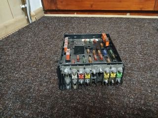 bontott AUDI A3 Biztosítéktábla Motortér