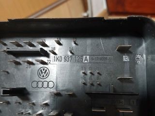 bontott AUDI A3 Biztosítéktábla Motortér