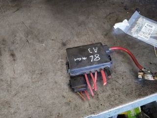 bontott AUDI A3 Biztosítéktábla Motortér