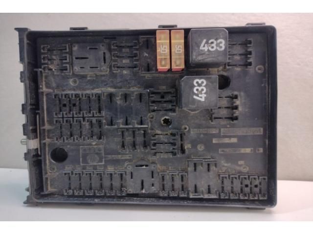 bontott AUDI A3 Biztosítéktábla Motortér