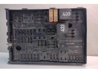 bontott AUDI A3 Biztosítéktábla Motortér