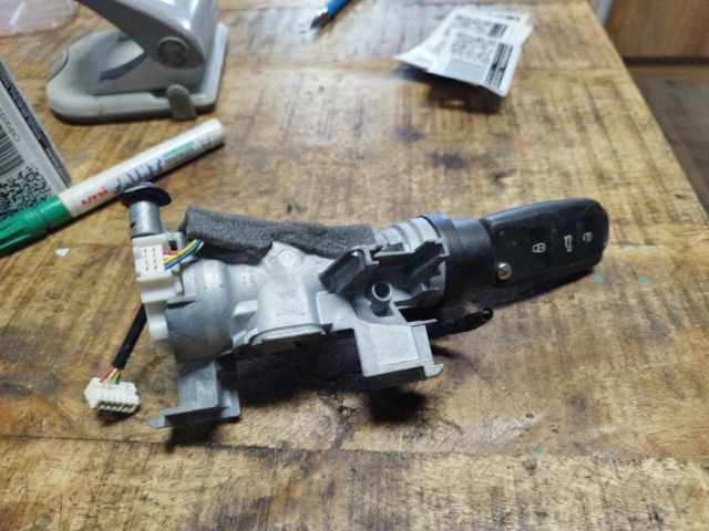 bontott AUDI A3 Gyújtáskapcsoló Házzal