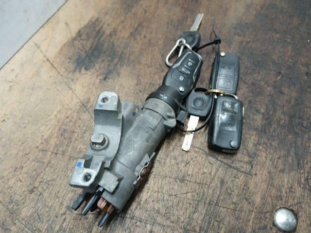 bontott AUDI A3 Gyújtáskapcsoló Házzal