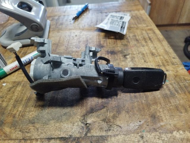 bontott AUDI A3 Gyújtáskapcsoló Házzal