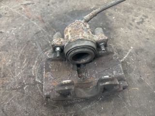 bontott AUDI A3 Jobb első Féknyereg Munkahengerrel