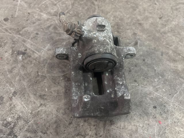 bontott AUDI A3 Jobb hátsó Féknyereg Munkahengerrel