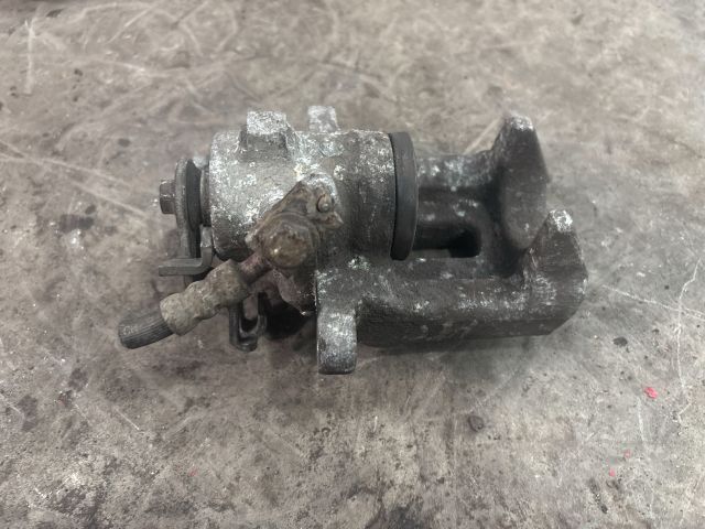 bontott AUDI A3 Jobb hátsó Féknyereg Munkahengerrel