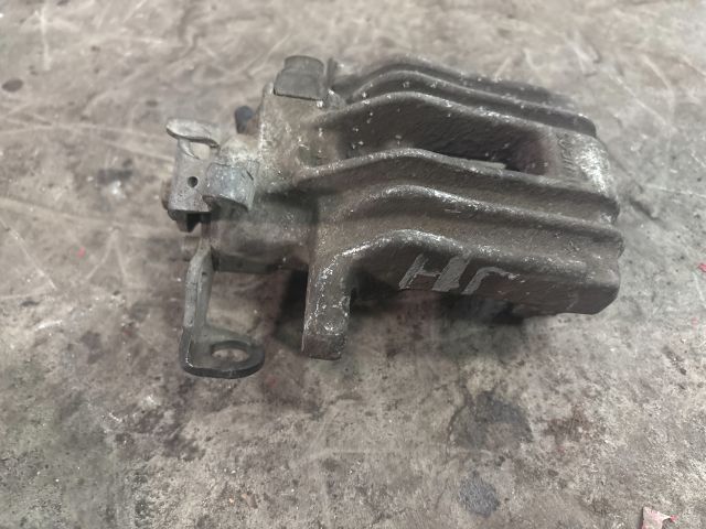 bontott AUDI A3 Jobb hátsó Féknyereg Munkahengerrel