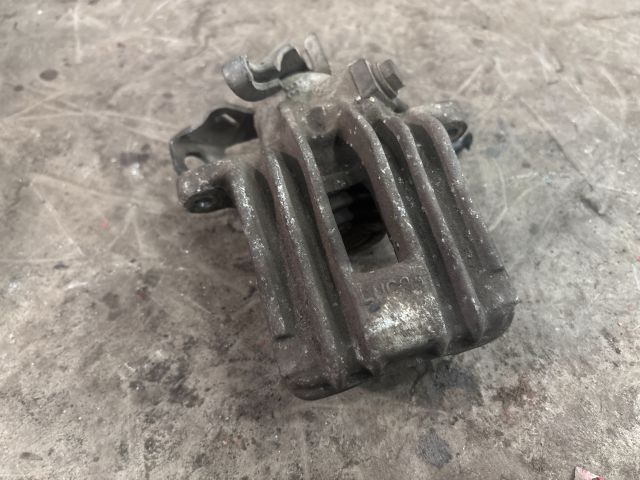 bontott AUDI A3 Jobb hátsó Féknyereg Munkahengerrel