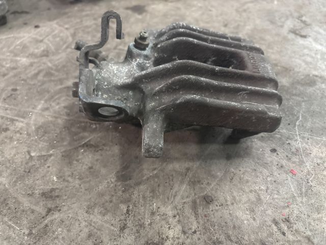 bontott AUDI A3 Jobb hátsó Féknyereg Munkahengerrel